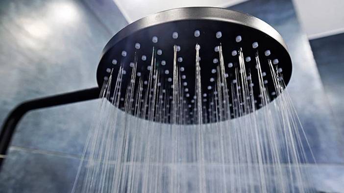 Duş başlığındaki kireci 5 dakikada söküp atıyor: Ayna gibi duş başlığınız olacak 3